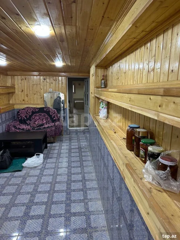 Satılır 8 otaqlı həyət evi