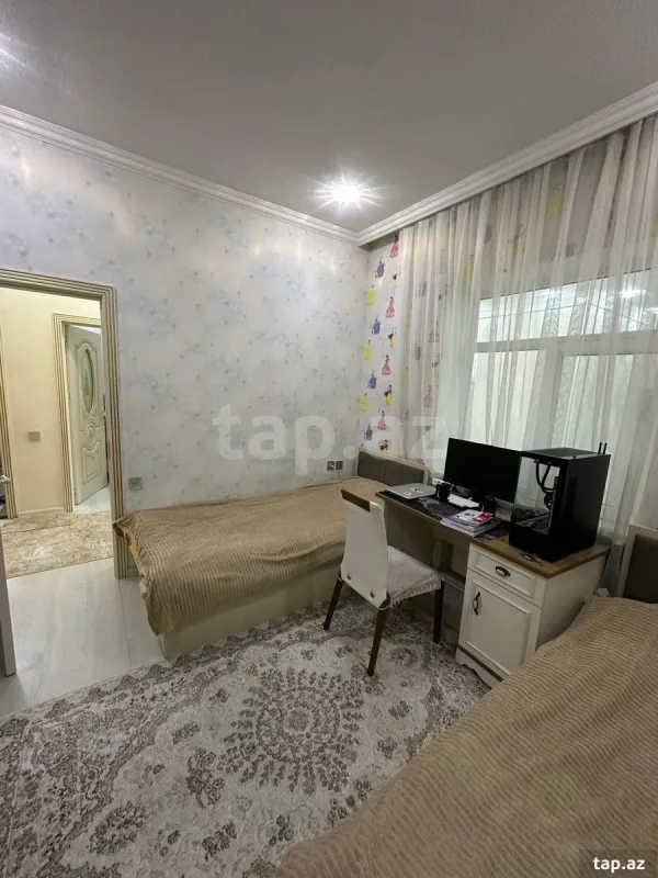 Satılır 8 otaqlı həyət evi