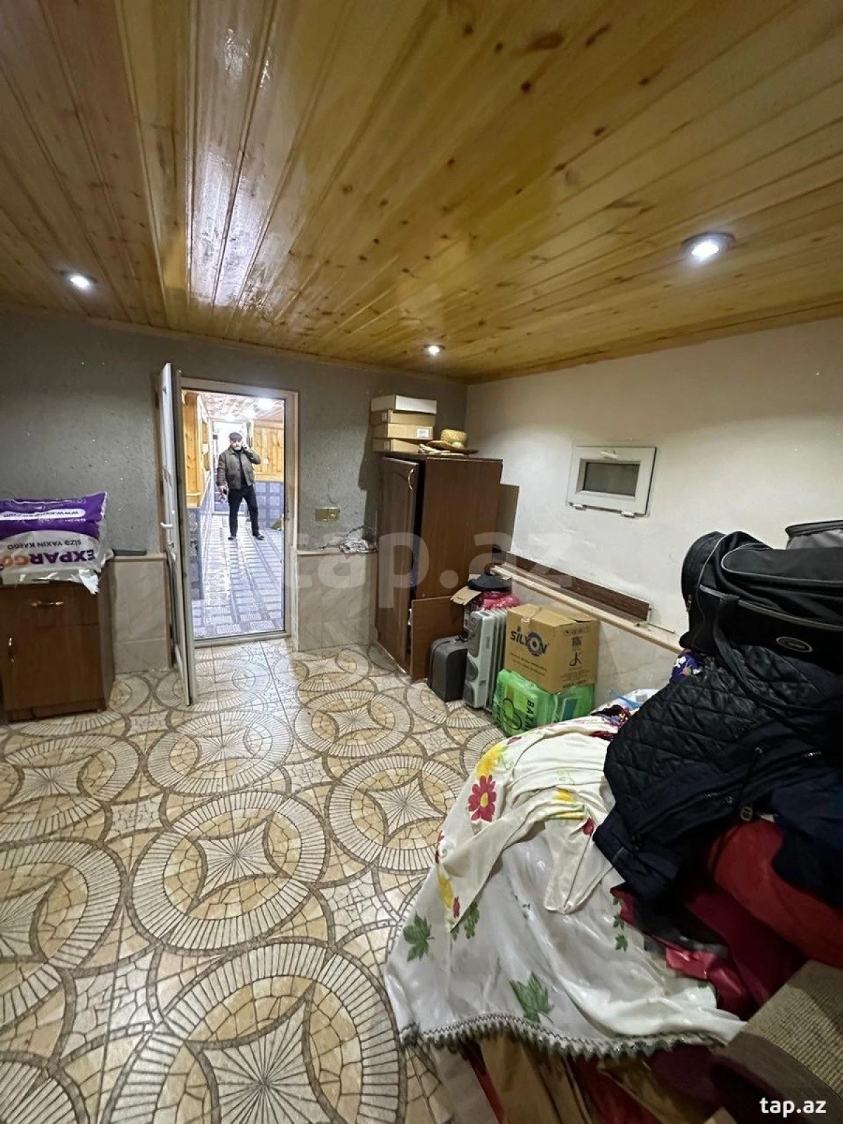 Satılır 8 otaqlı həyət evi