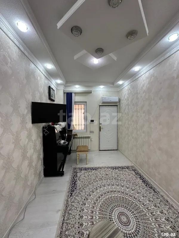 Satılır 8 otaqlı həyət evi