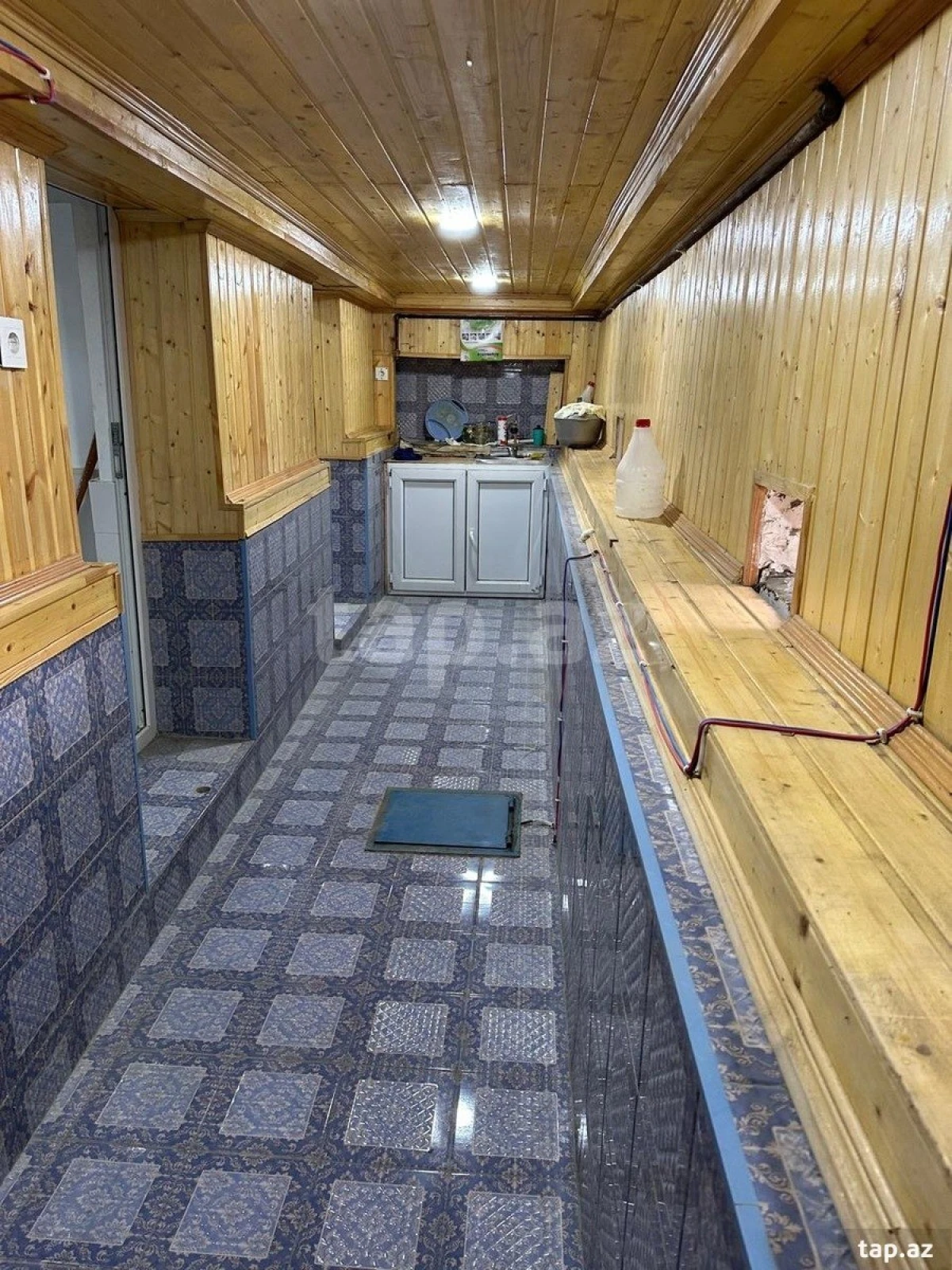 Satılır 8 otaqlı həyət evi