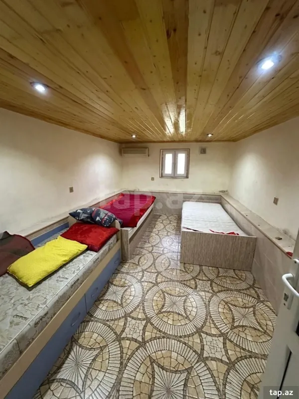 Satılır 8 otaqlı həyət evi