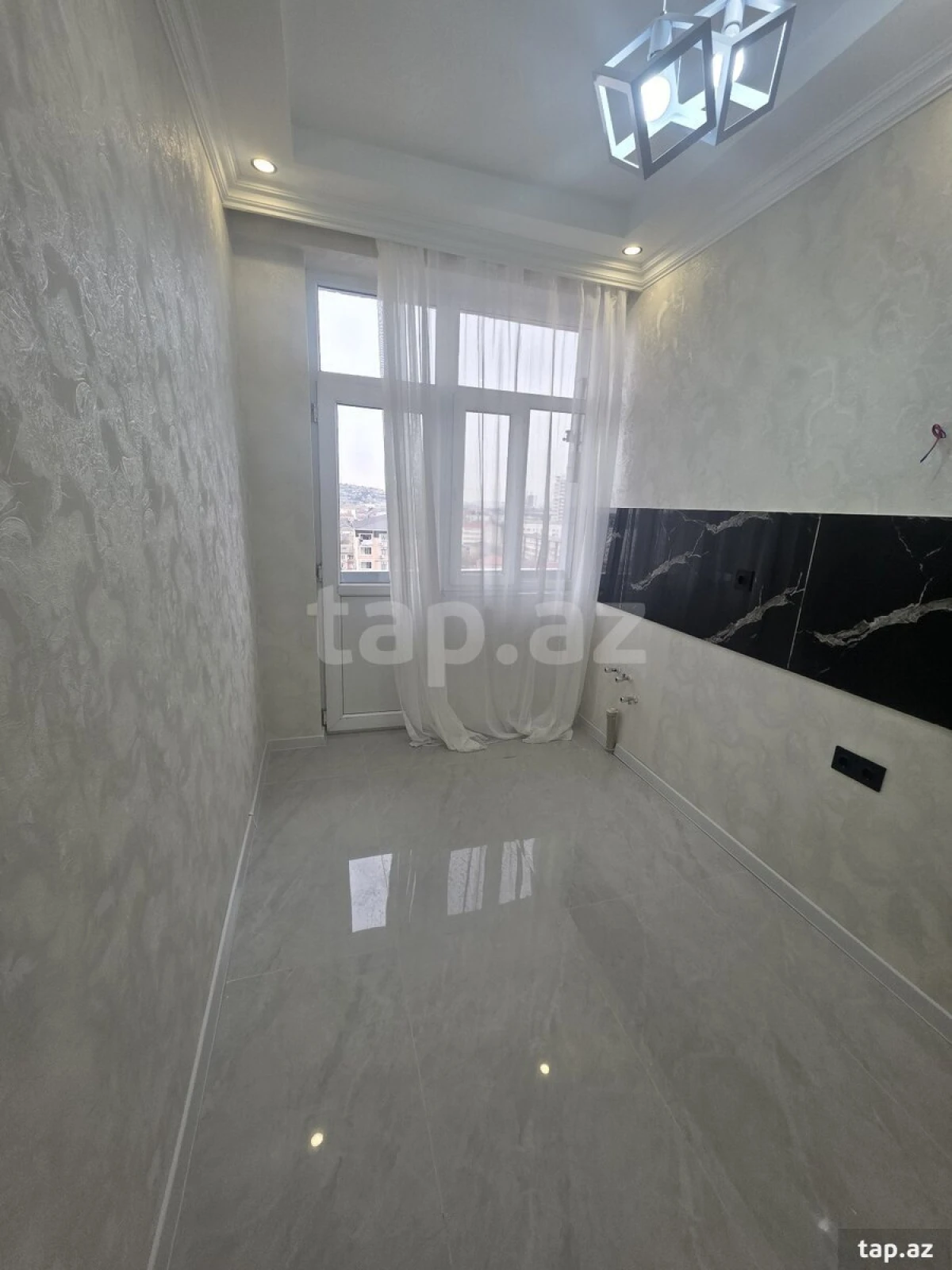 Satılır 3 otaqlı yeni tikili 80 m²