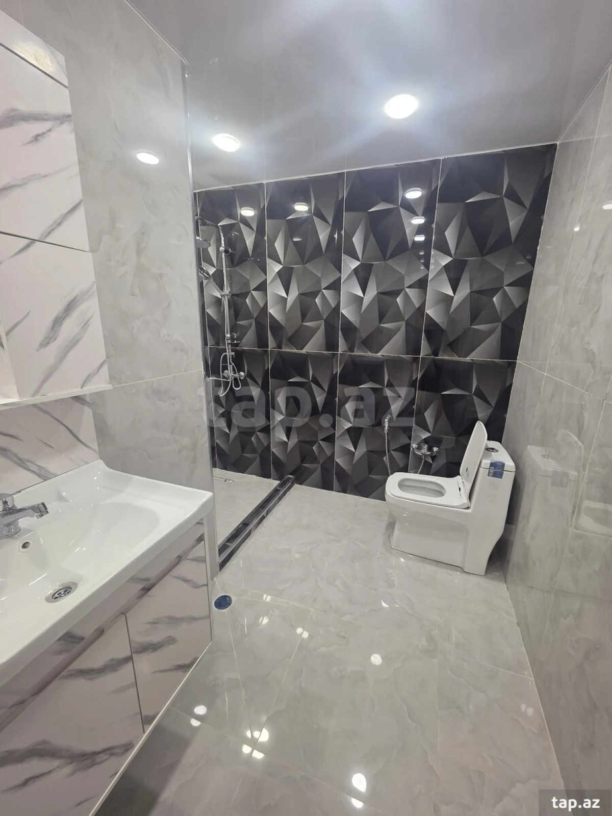 Satılır 3 otaqlı yeni tikili 80 m²