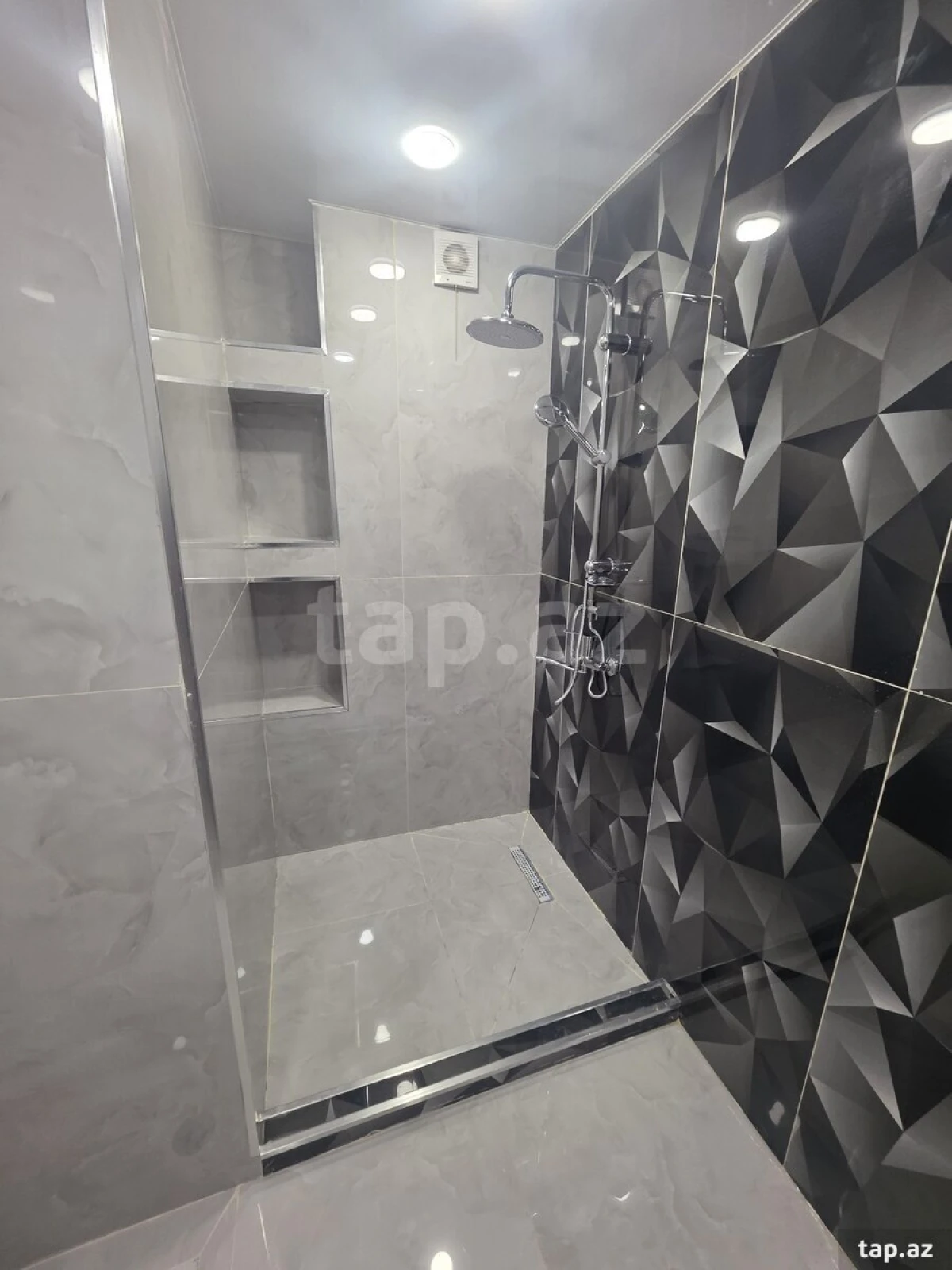 Satılır 3 otaqlı yeni tikili 80 m²