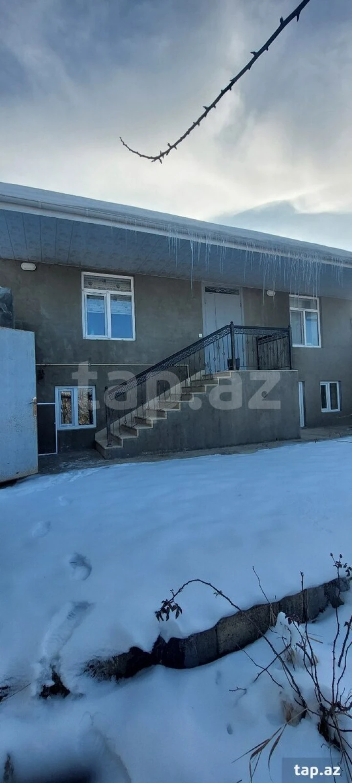 Kirayə verilir 3 otaqlı həyət evi