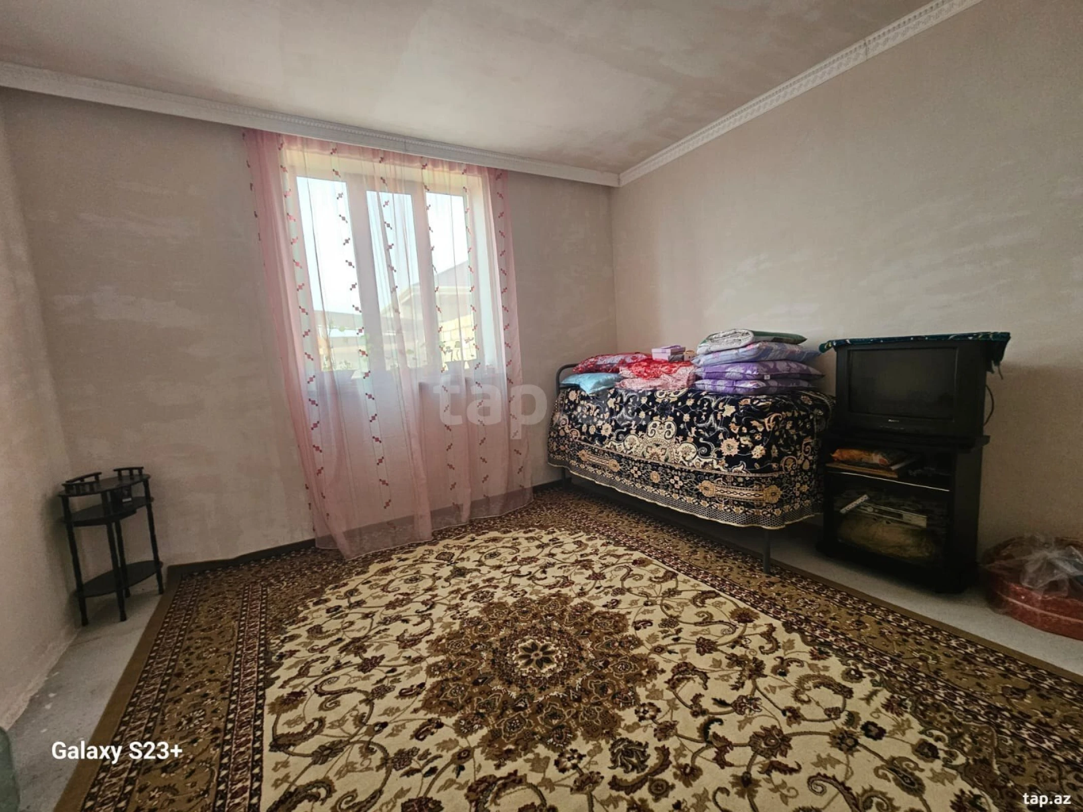 Satılır 8 otaqlı həyət evi