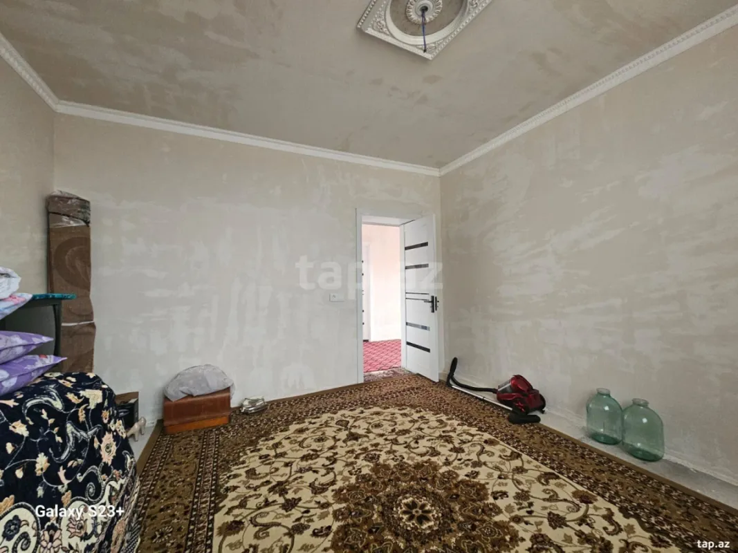 Satılır 8 otaqlı həyət evi