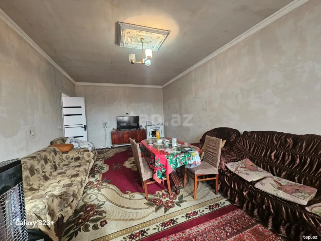 Satılır 8 otaqlı həyət evi