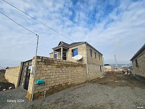 Satılır 8 otaqlı həyət evi