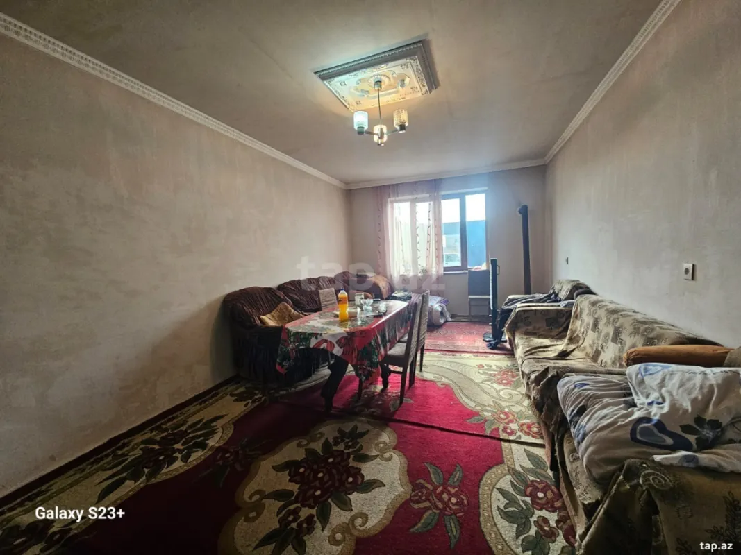 Satılır 8 otaqlı həyət evi