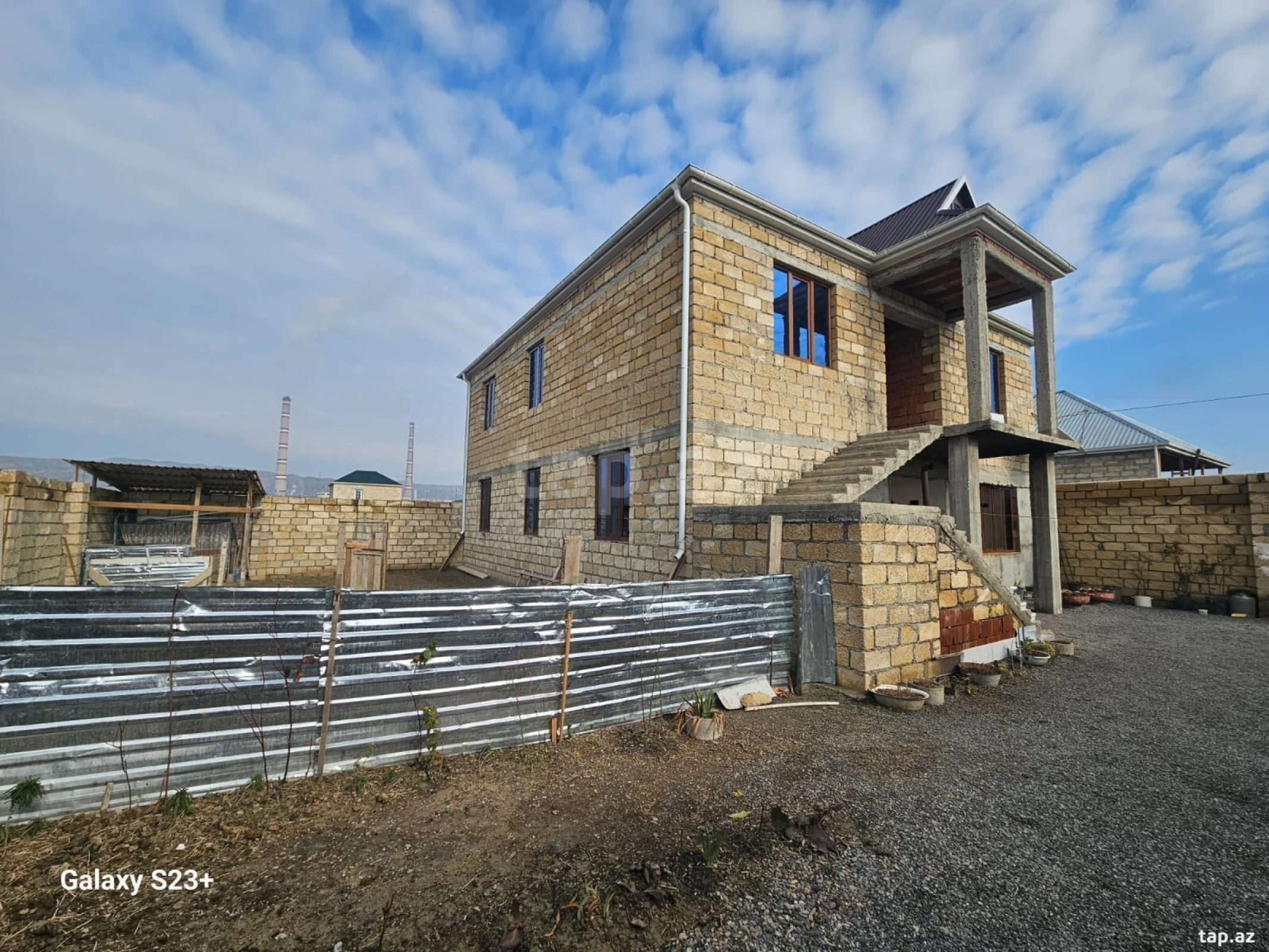 Satılır 8 otaqlı həyət evi