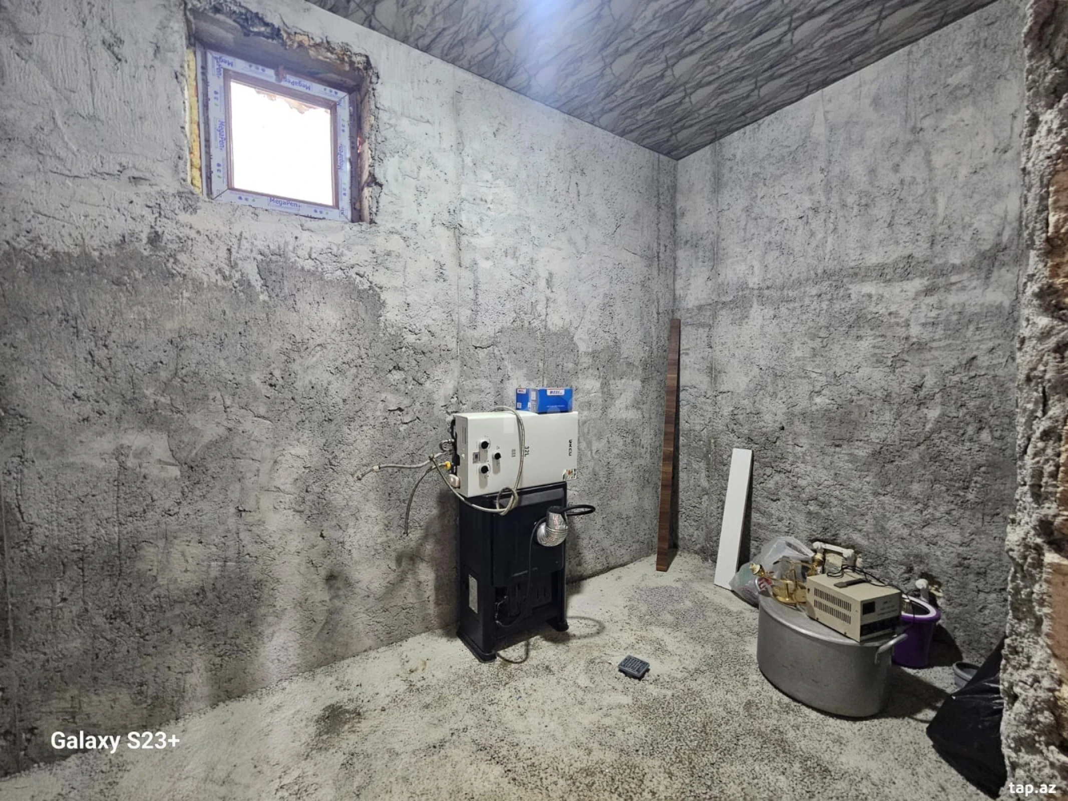 Satılır 8 otaqlı həyət evi