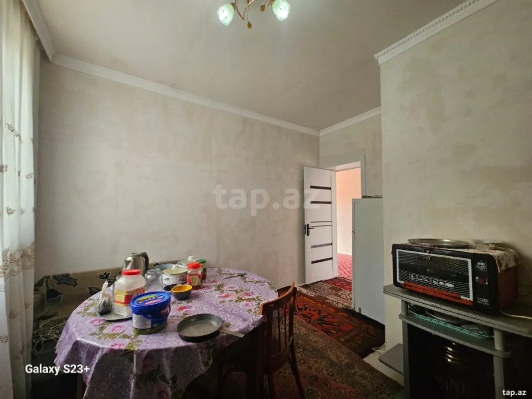 Satılır 8 otaqlı həyət evi