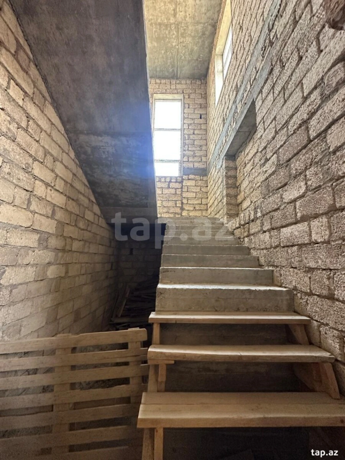 Satılır 5 otaqlı həyət evi