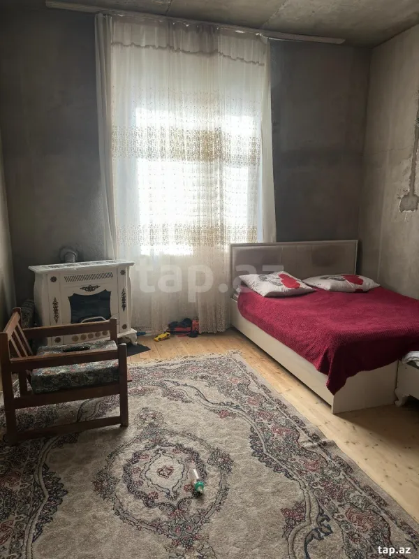 Satılır 5 otaqlı həyət evi