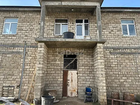 Satılır 5 otaqlı həyət evi