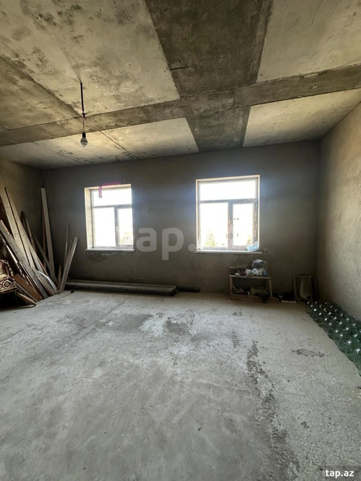 Satılır 5 otaqlı həyət evi