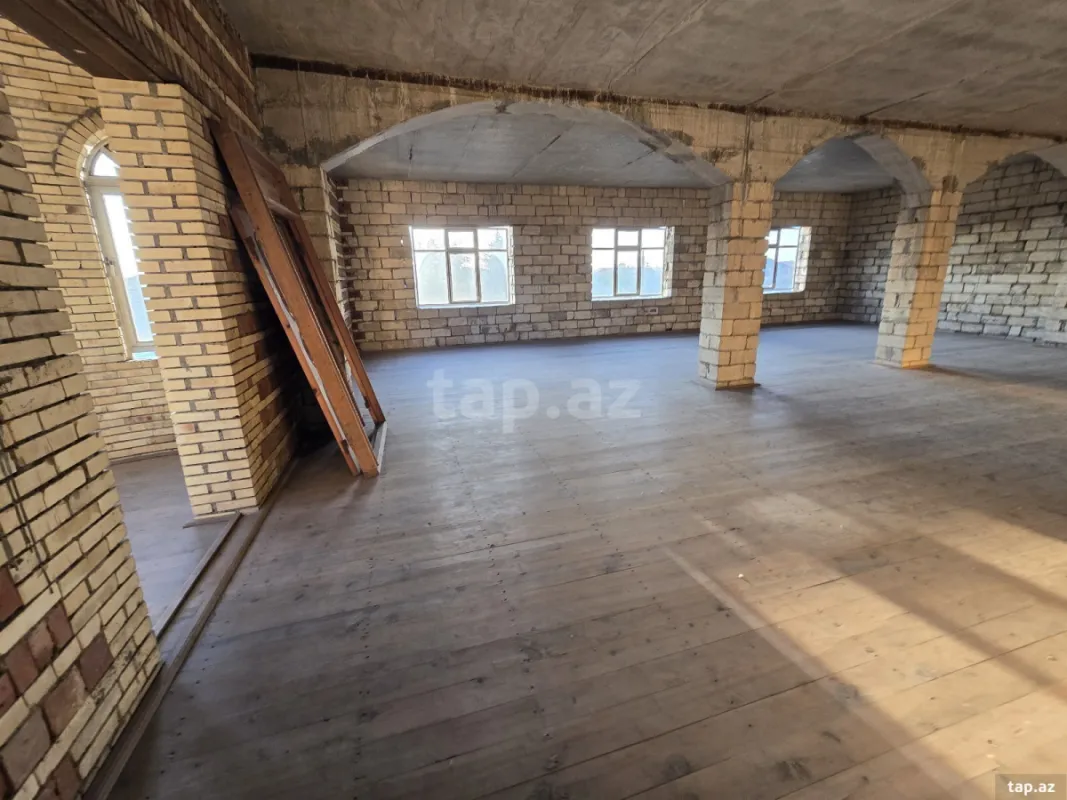 Satılır 20 otaqlı həyət evi