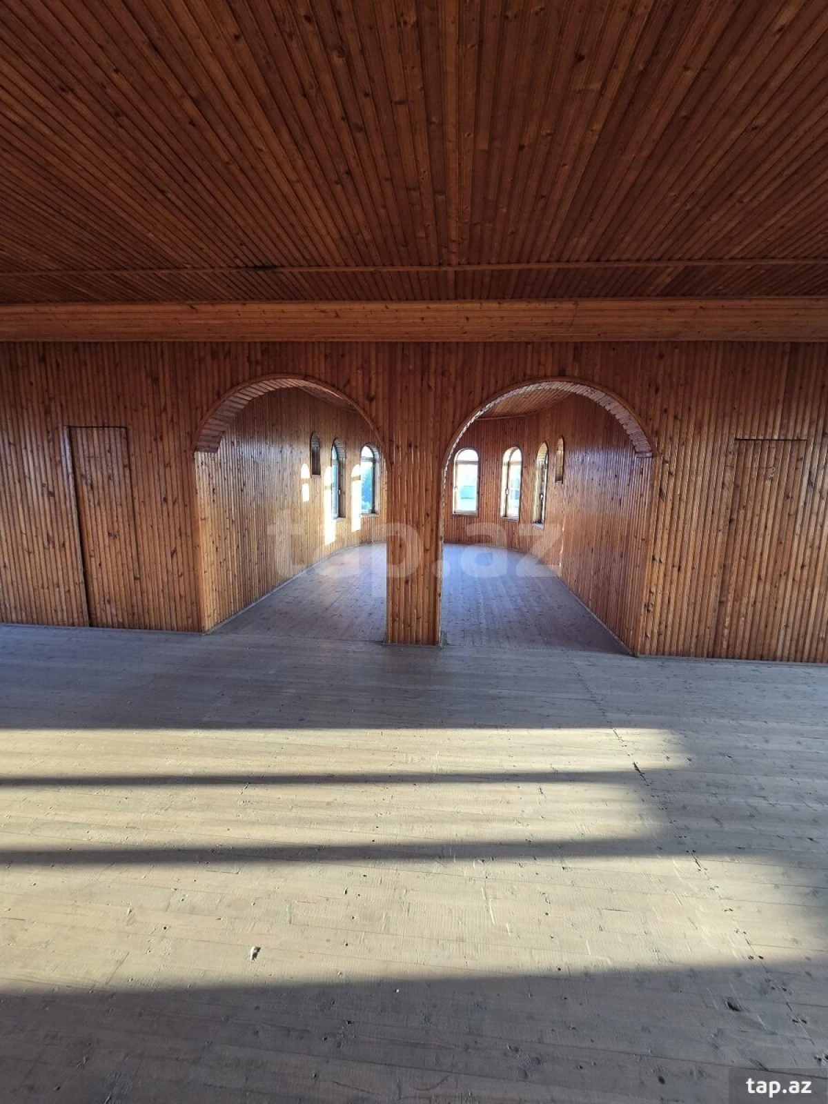 Satılır 20 otaqlı həyət evi