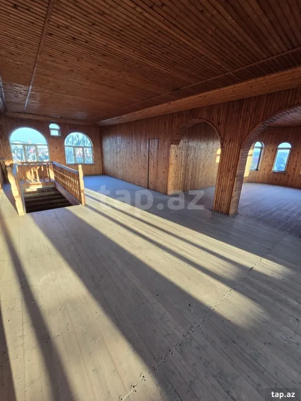 Satılır 20 otaqlı həyət evi