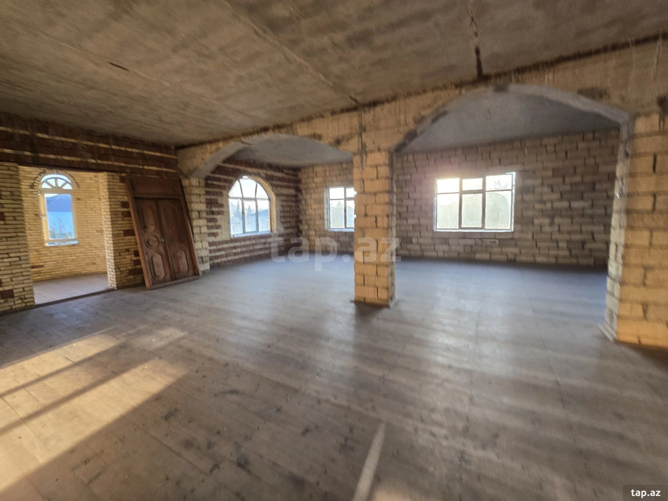 Satılır 20 otaqlı həyət evi