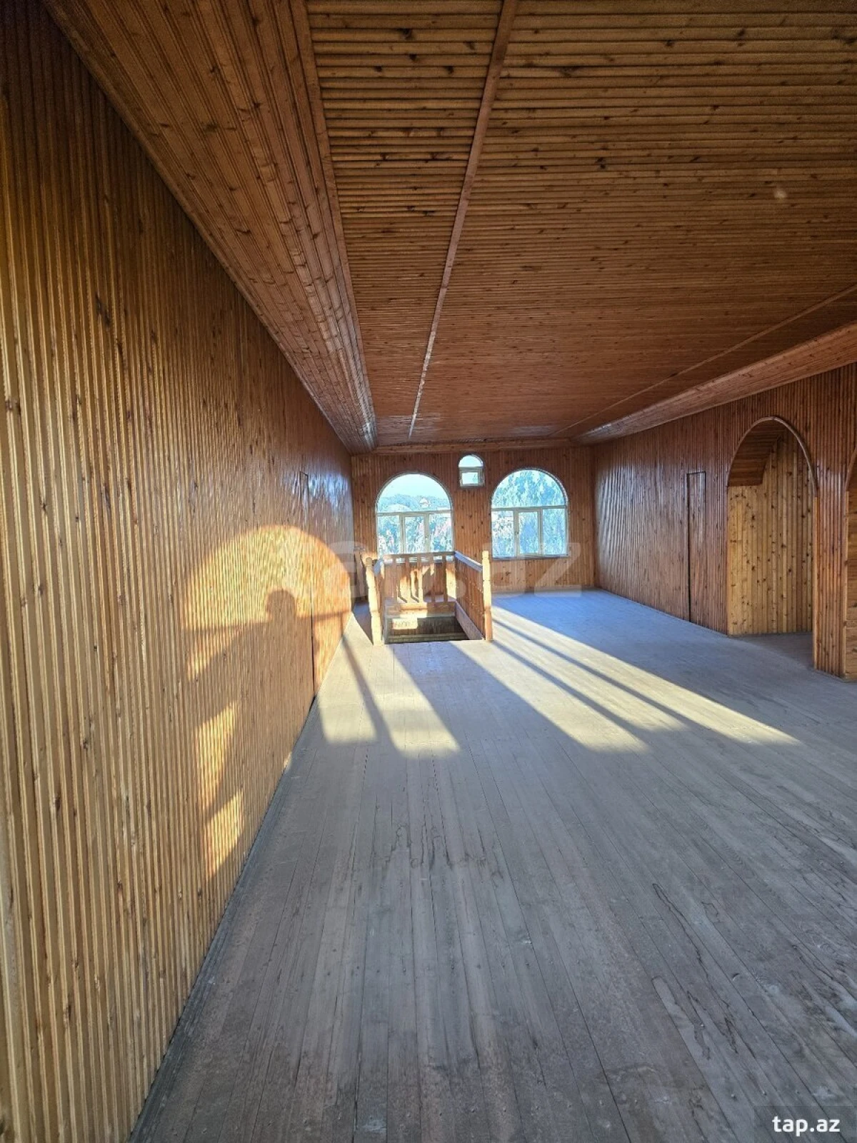 Satılır 20 otaqlı həyət evi