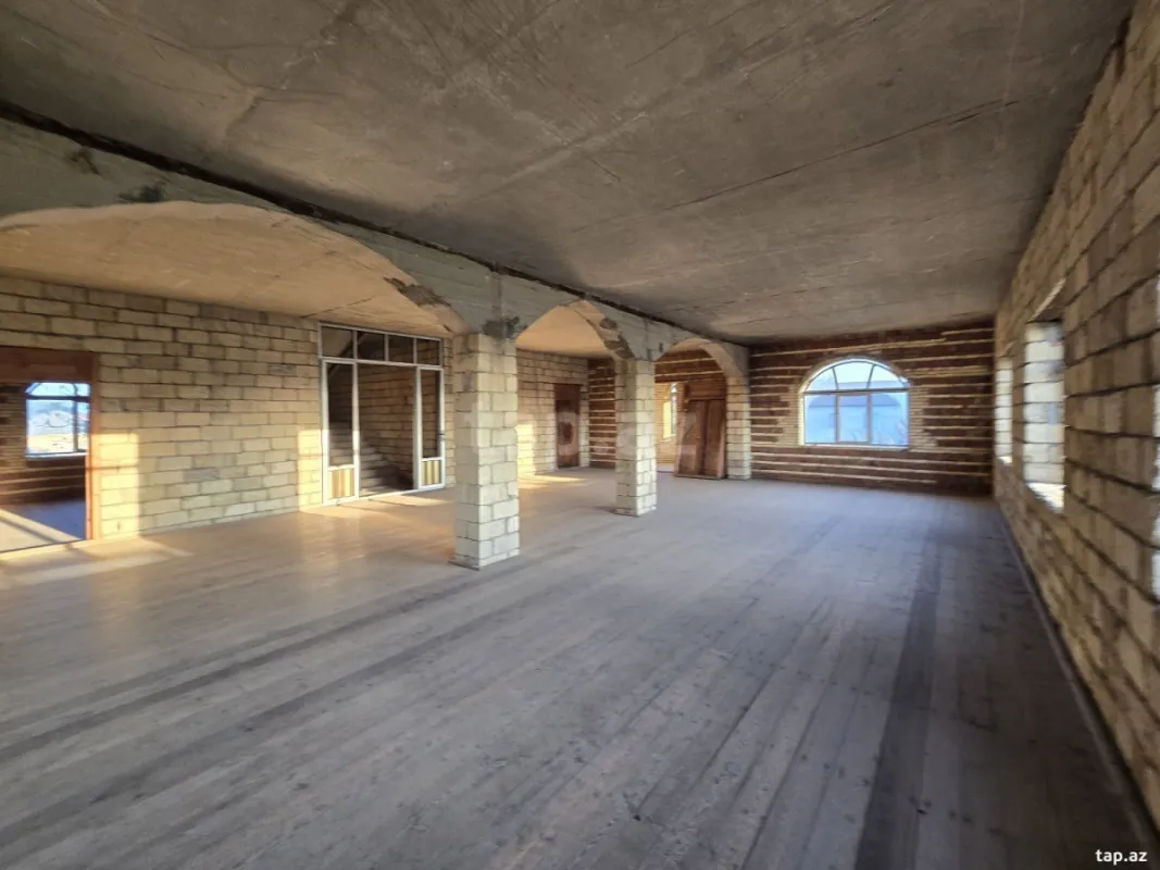 Satılır 20 otaqlı həyət evi