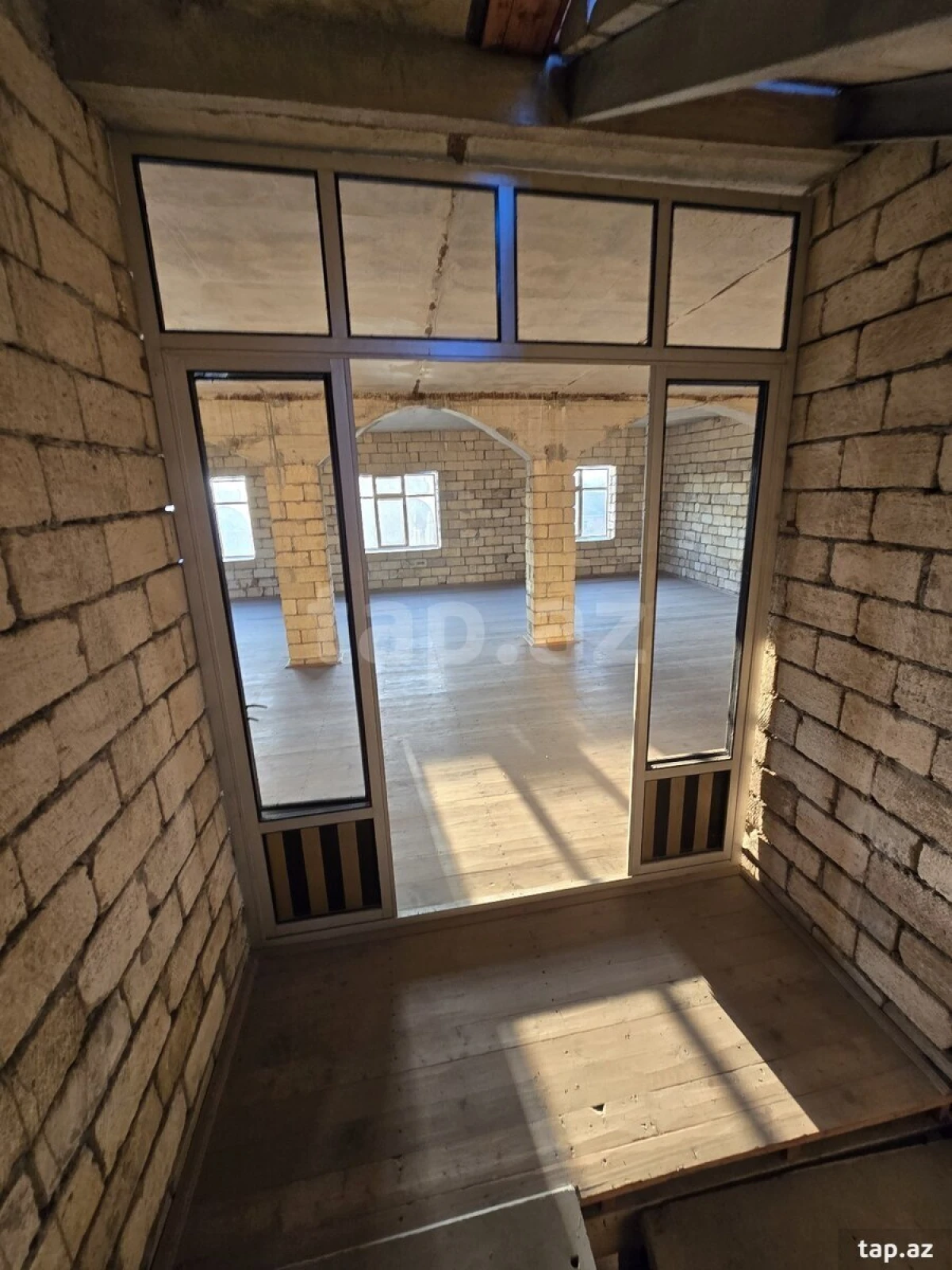 Satılır 20 otaqlı həyət evi