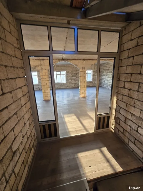 Satılır 20 otaqlı həyət evi