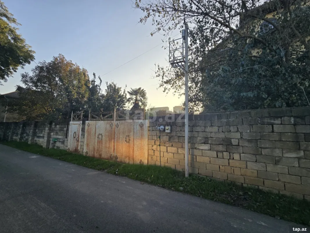 Satılır 20 otaqlı həyət evi