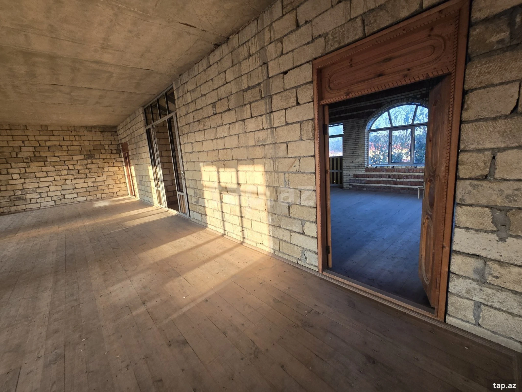 Satılır 20 otaqlı həyət evi