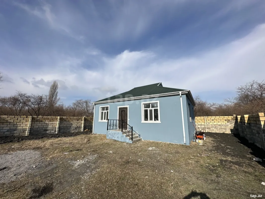 Satılır 3 otaqlı həyət evi