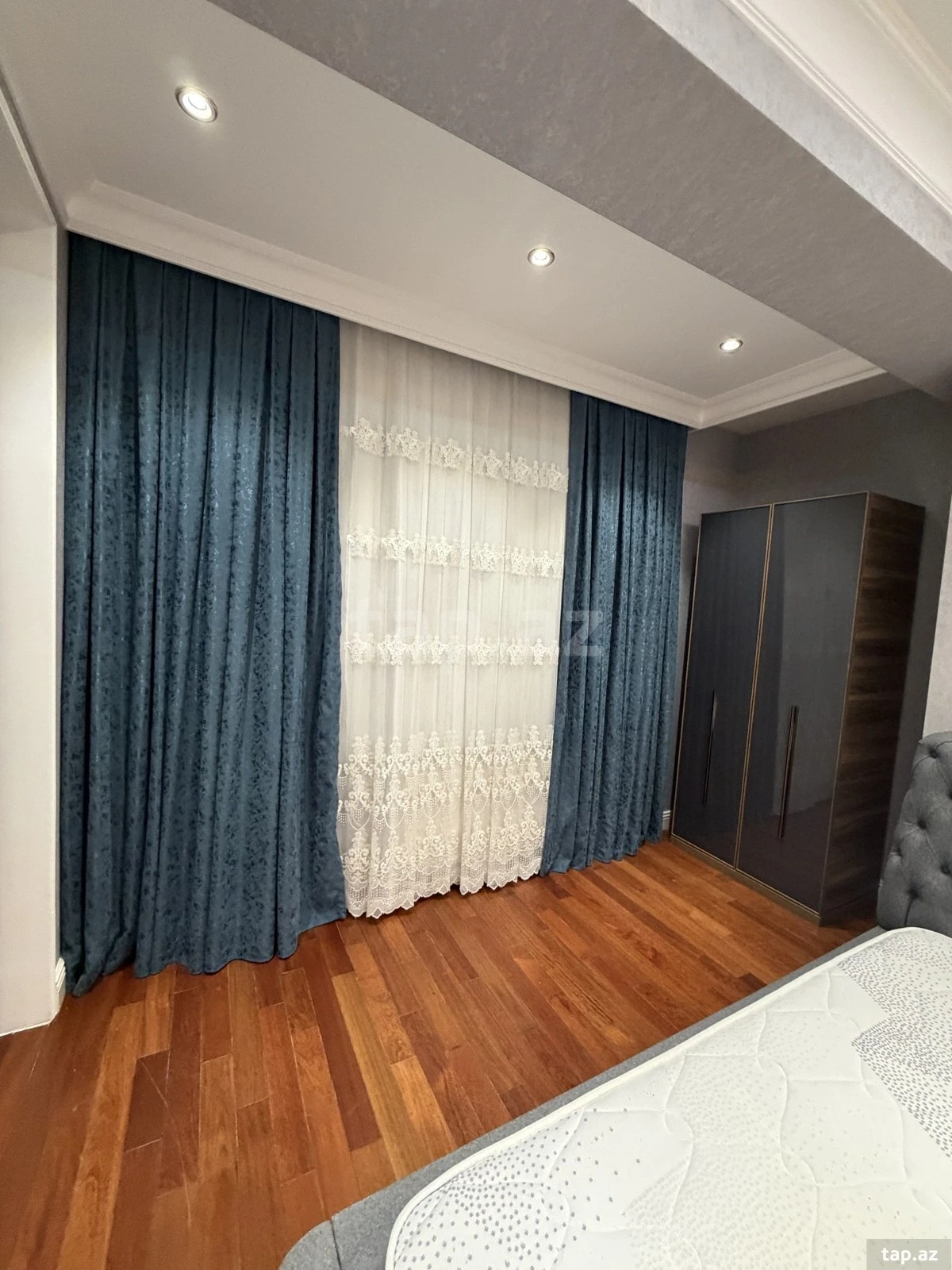 Satılır 3 otaqlı yeni tikili 142 m²