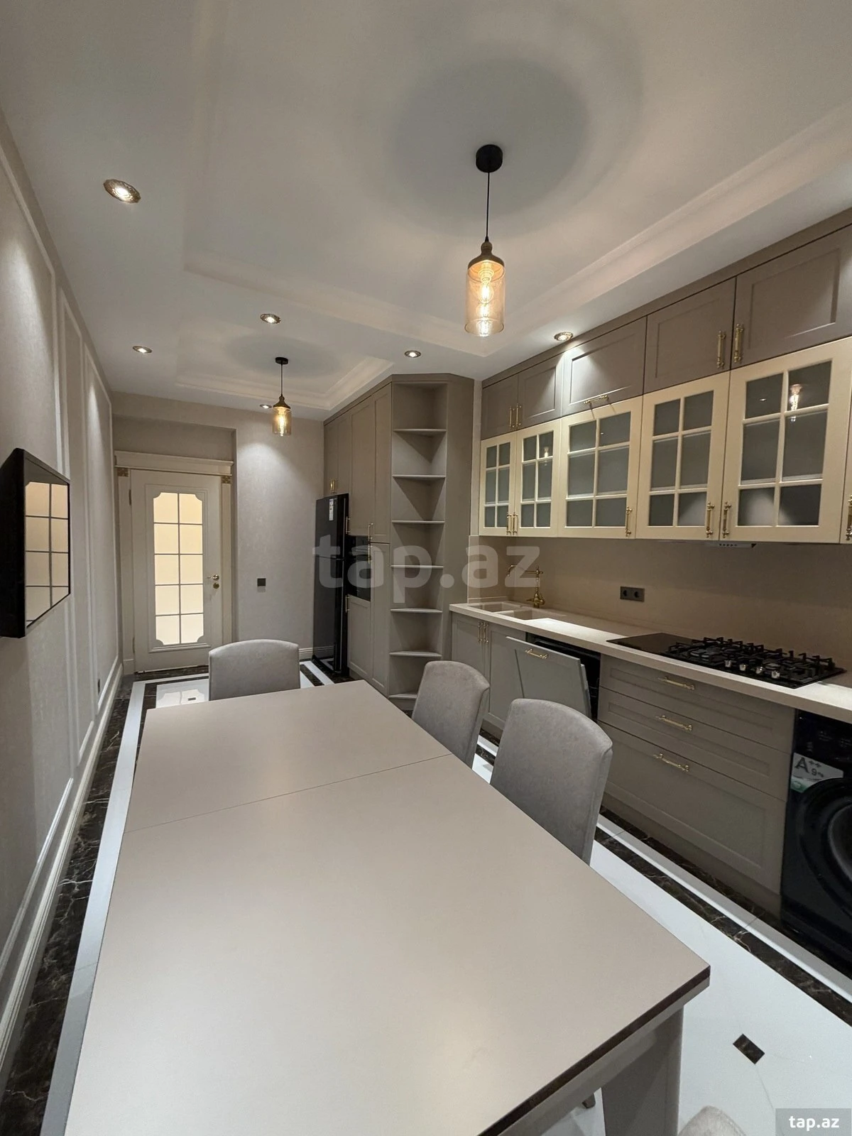 Satılır 3 otaqlı yeni tikili 142 m²