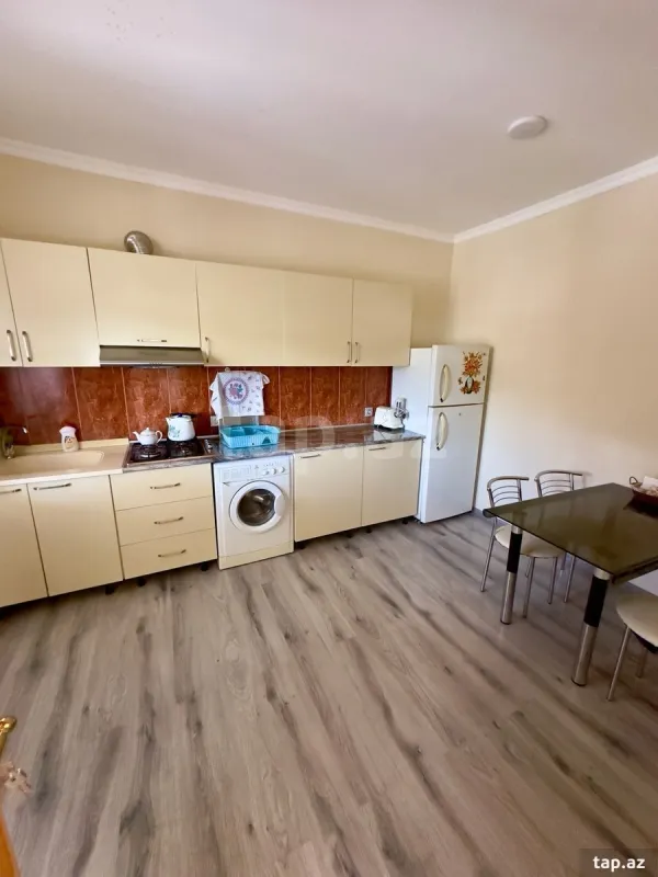 Kirayə verilir 6 otaqlı həyət evi 200 m²