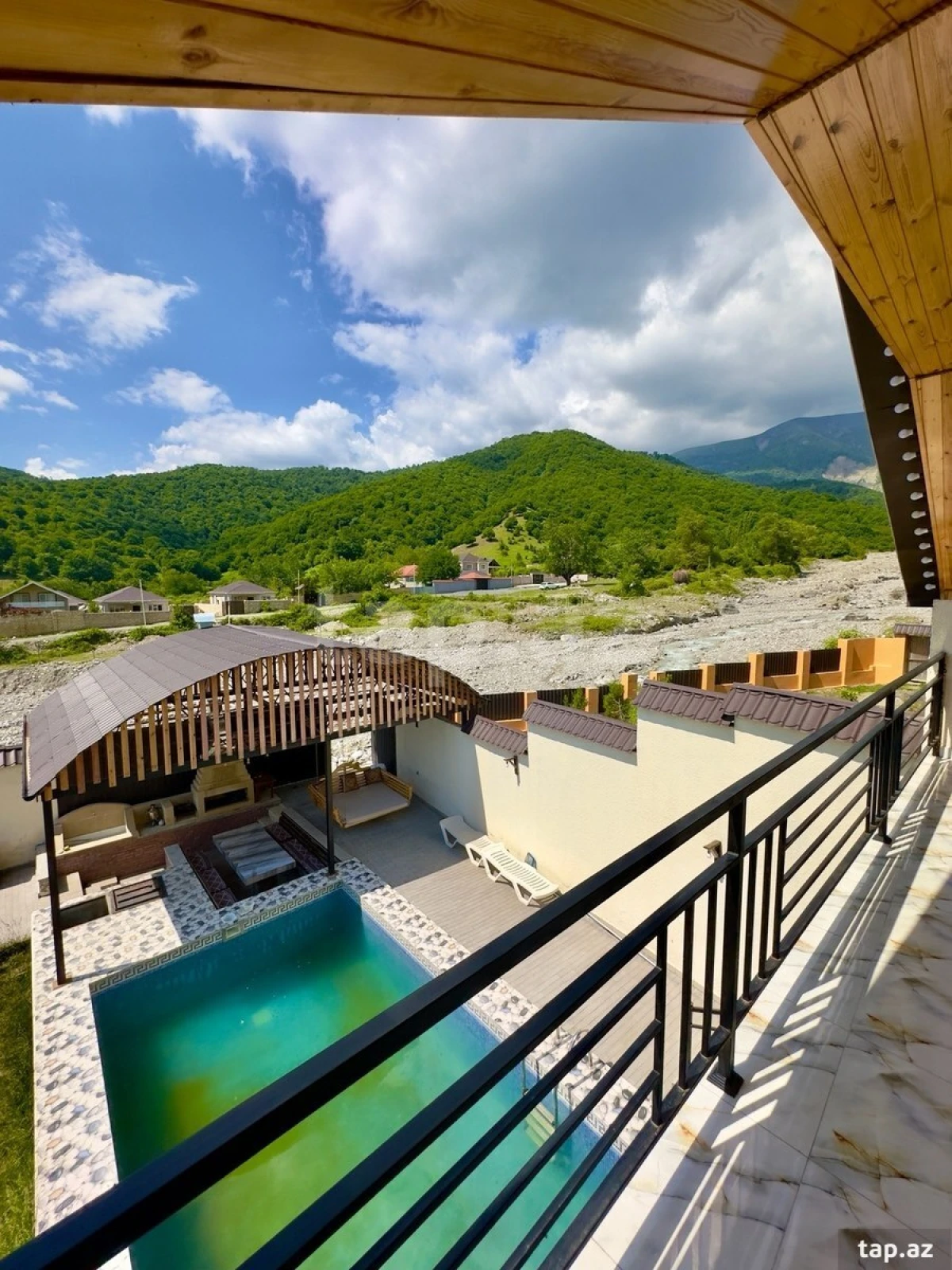 Kirayə verilir 6 otaqlı həyət evi 200 m²