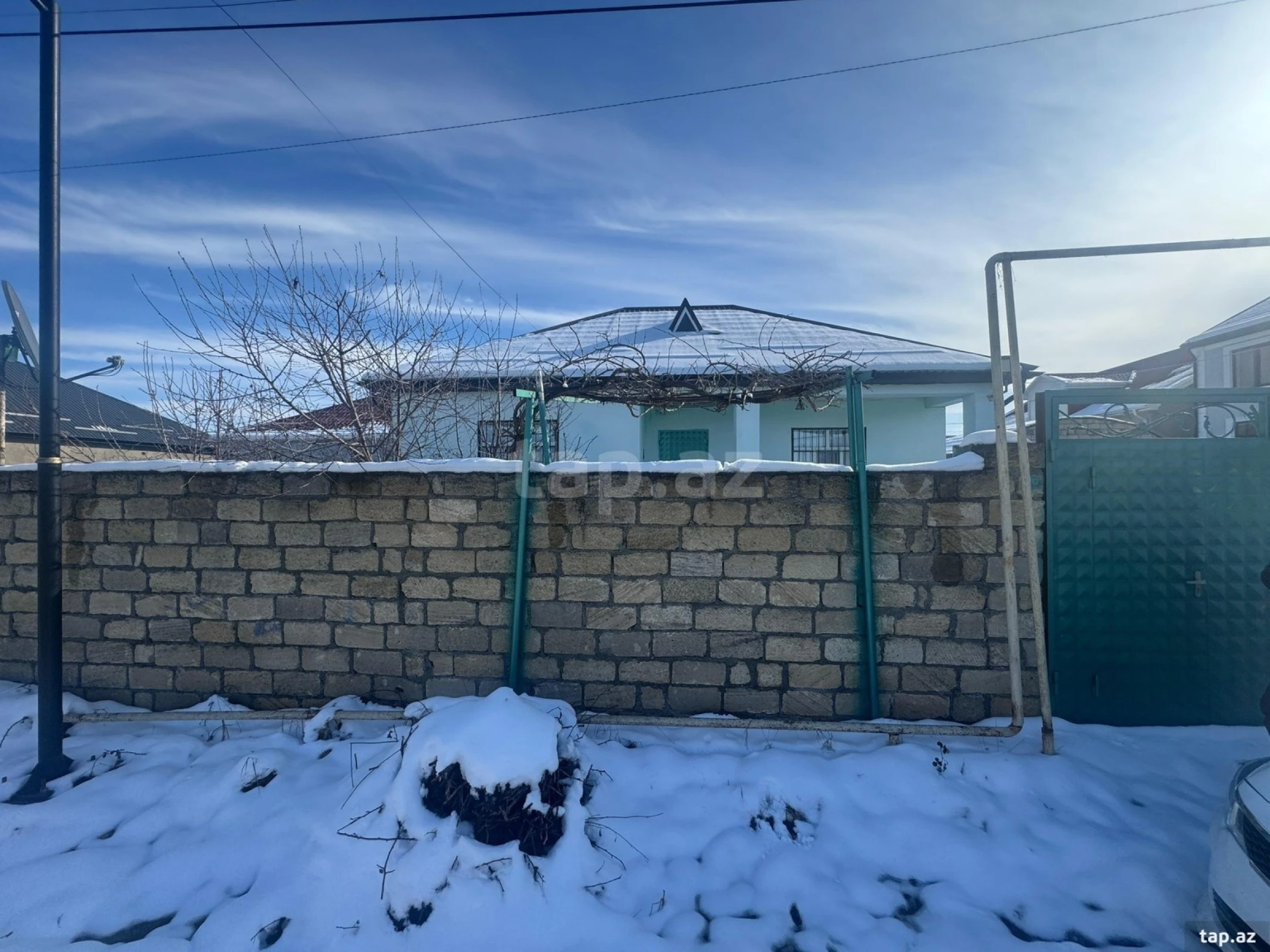 Satılır 3 otaqlı həyət evi