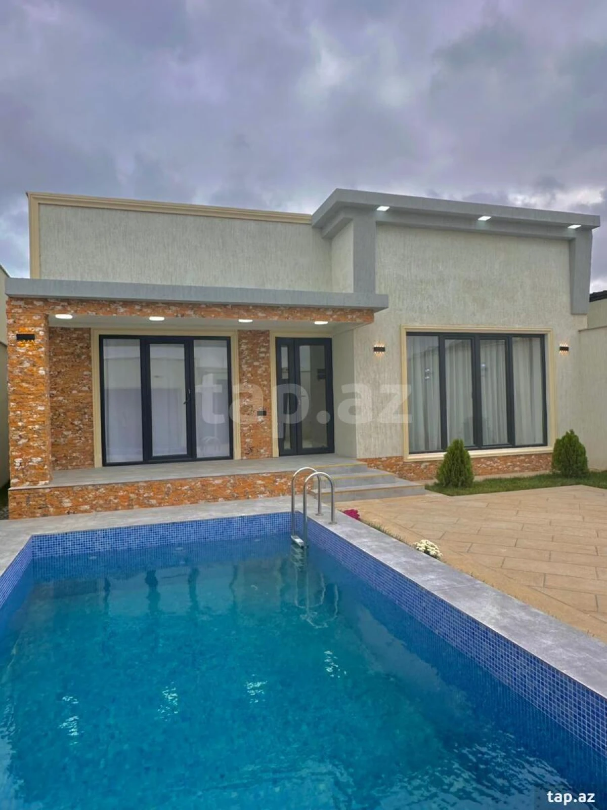 Satılır 4 otaqlı həyət evi