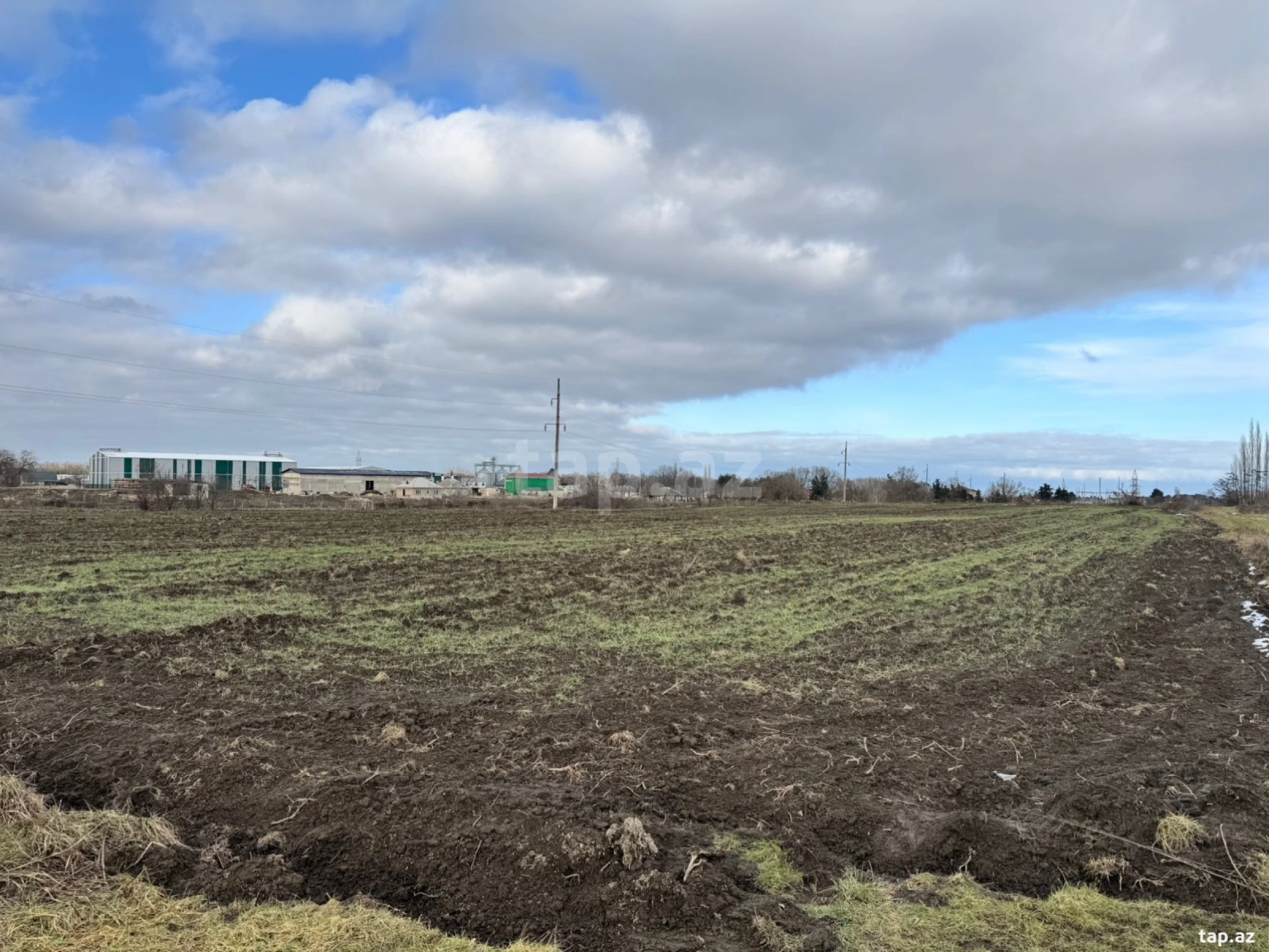 Satılır torpaq sahəsi
