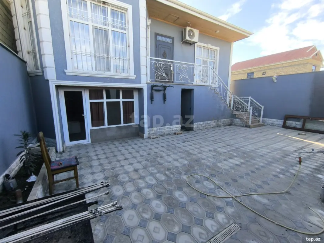 Satılır 8 otaqlı həyət evi 290 m²