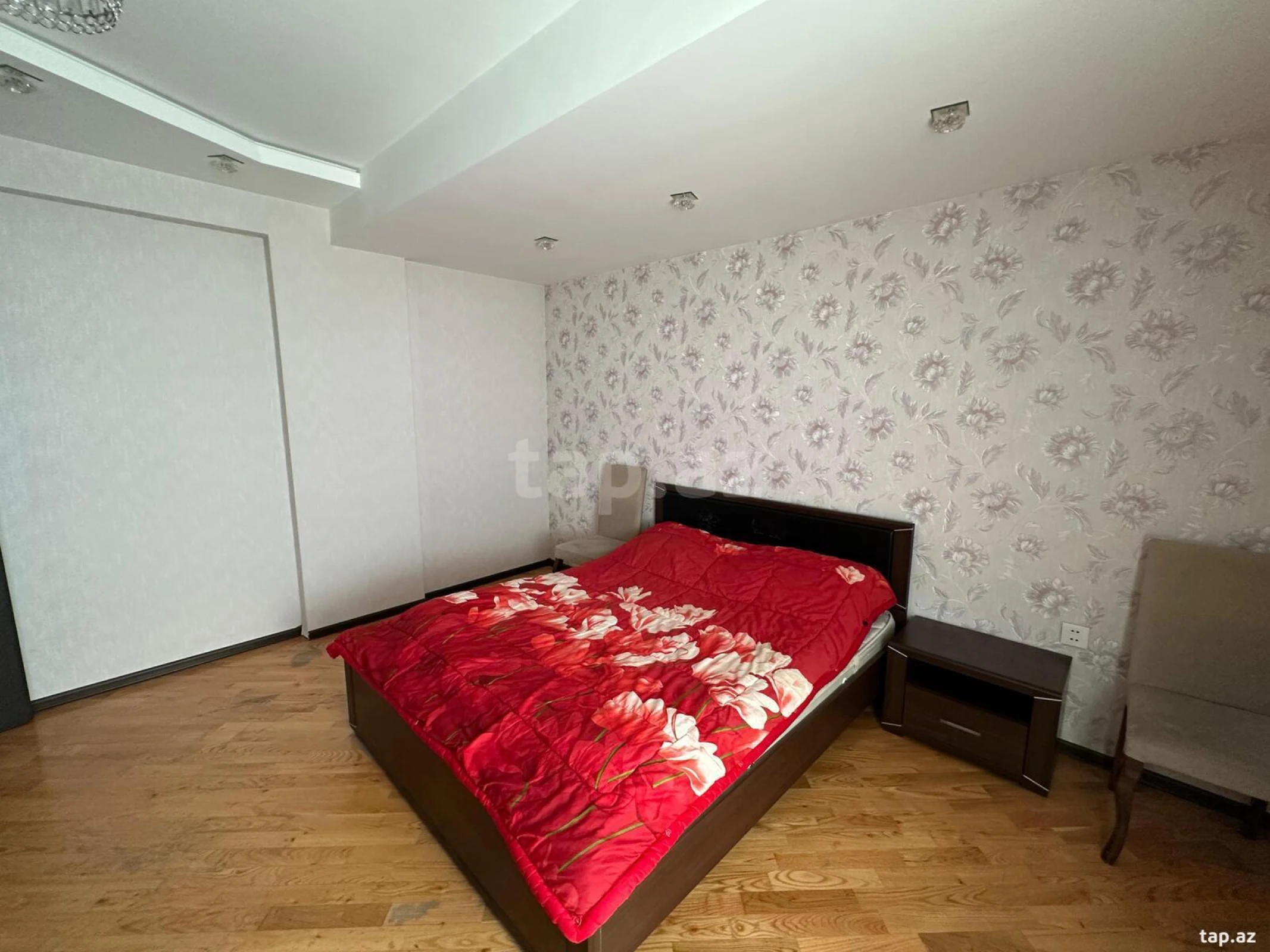 Kirayə verilir 3 otaqlı yeni tikili 115 m²