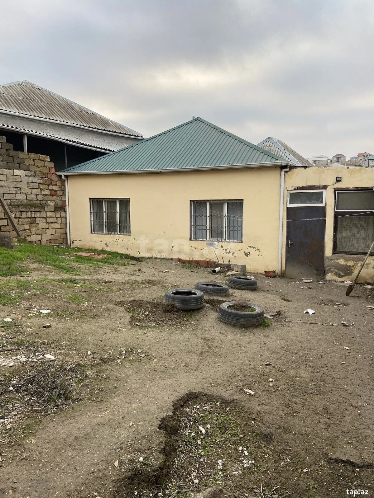 Satılır 3 otaqlı həyət evi