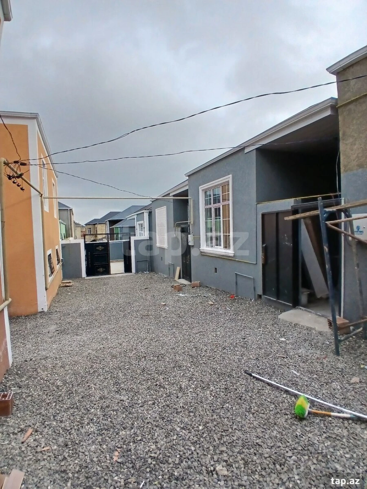 Satılır 3 otaqlı həyət evi