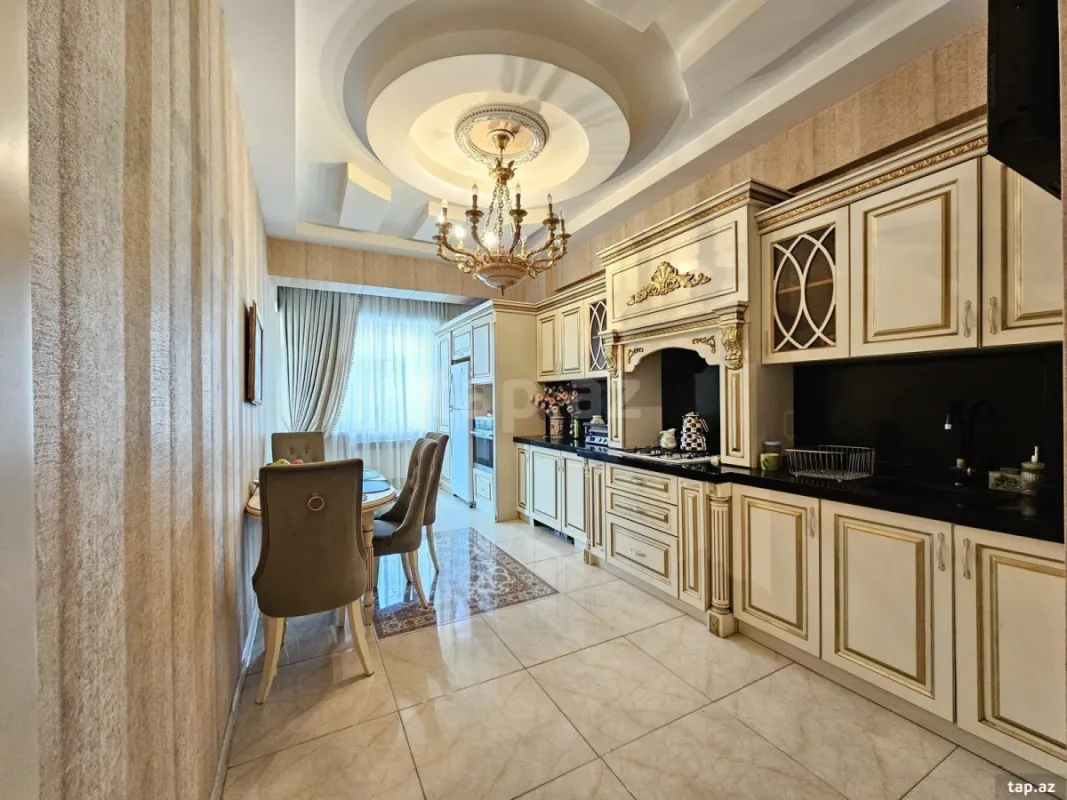 Satılır 3 otaqlı yeni tikili 140 m²