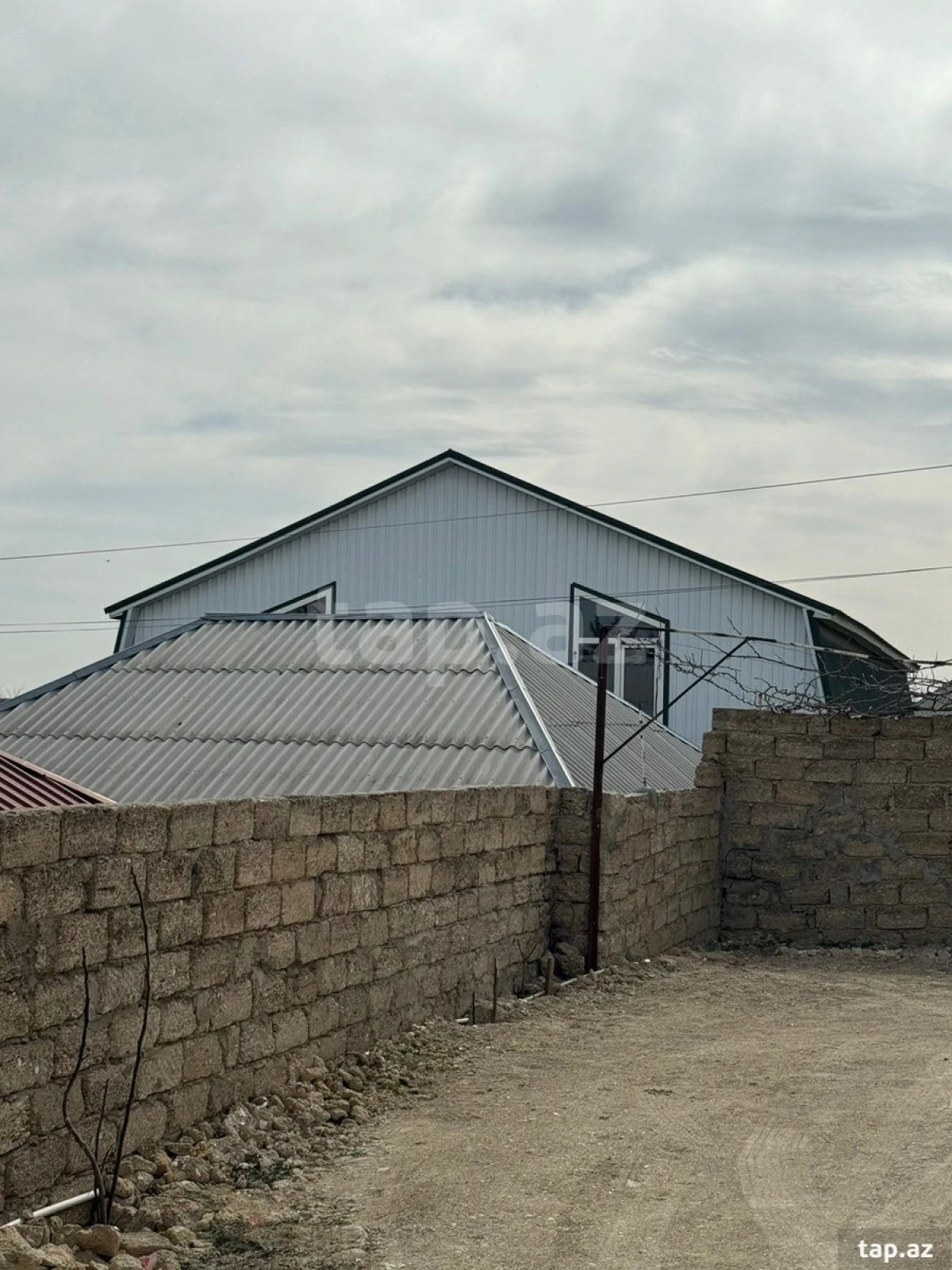 Satılır 4 otaqlı həyət evi