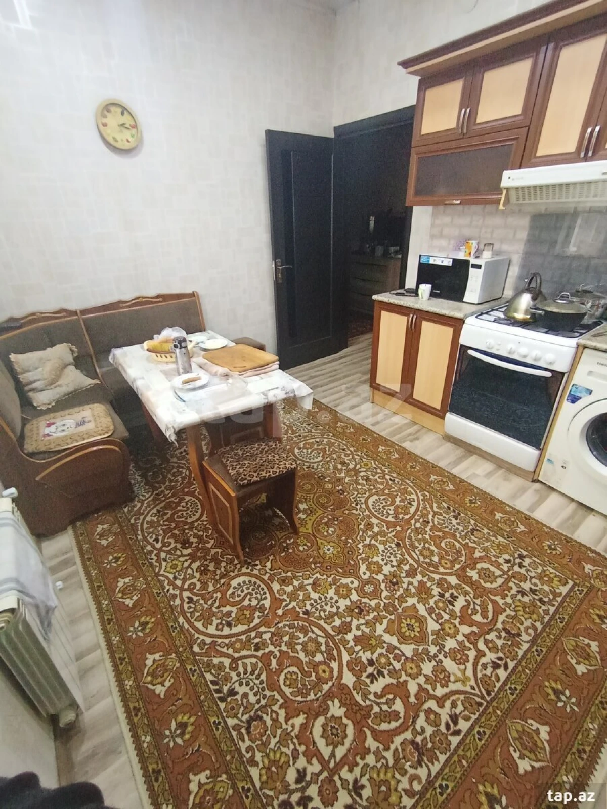 Satılır 9 otaqlı həyət evi