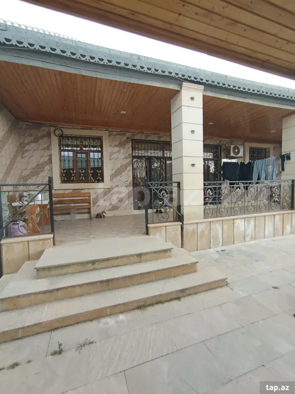 Satılır 9 otaqlı həyət evi