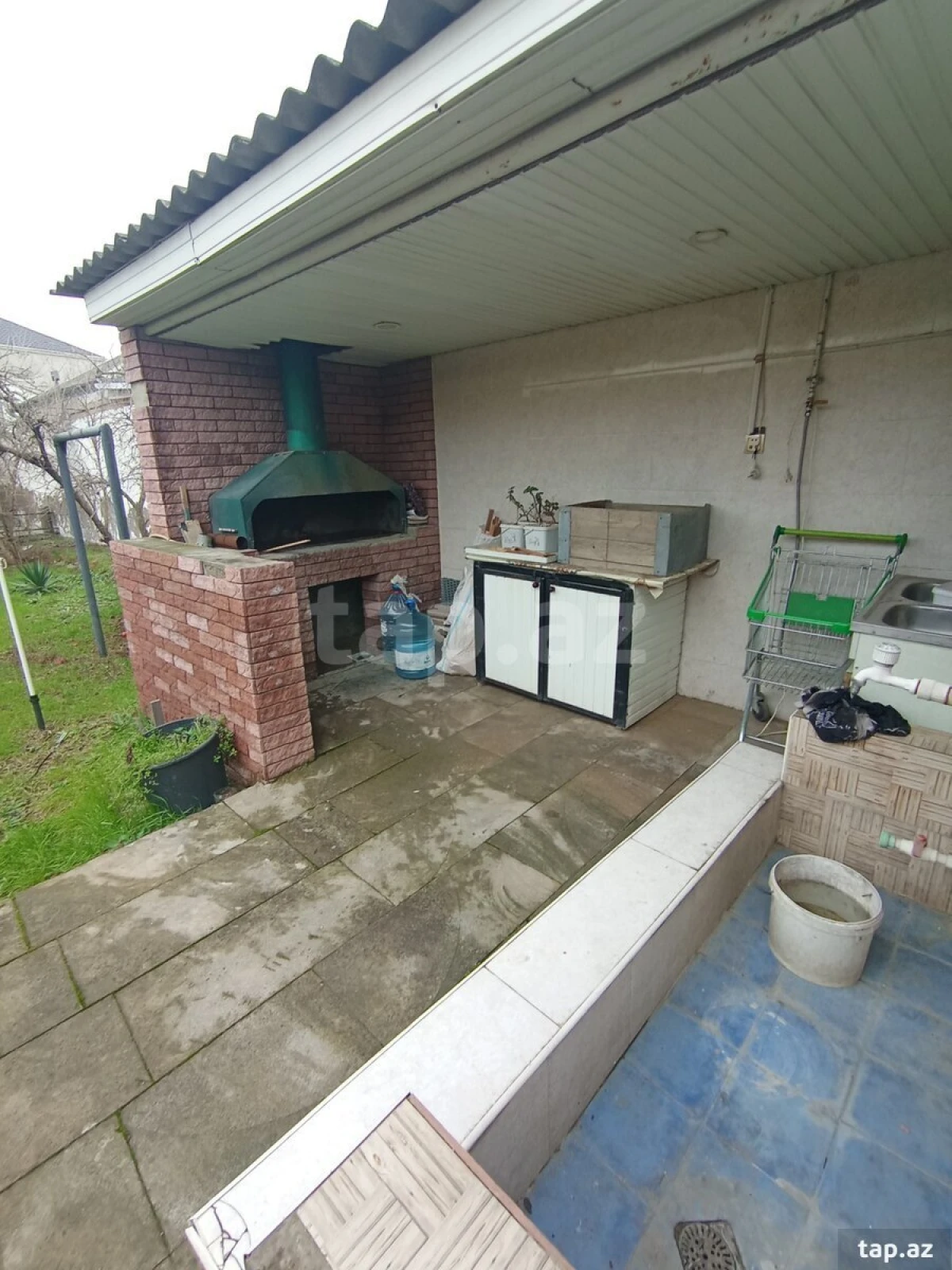 Satılır 9 otaqlı həyət evi