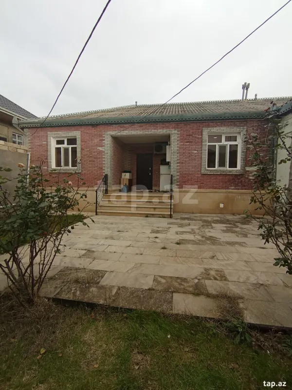 Satılır 9 otaqlı həyət evi